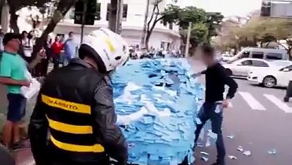 This Happens When You Park in Handicap Spot Brazil - What An Idea