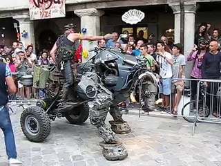 Doghead di Lyle Rowell