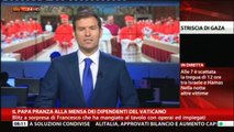 Papa Francesco pranza alla mensa con i dipendenti del Vaticano