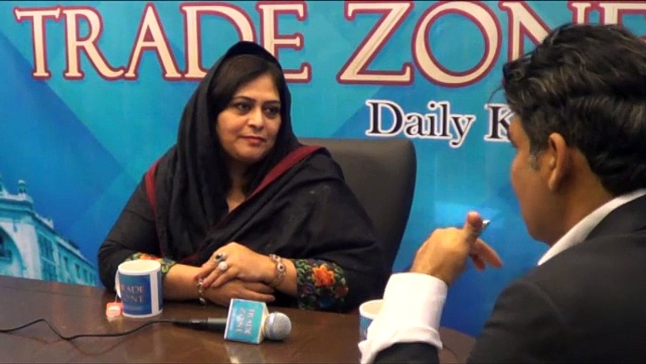 A.K Memon hosting forum Fehmeeda Kausar Jamali - Vice President FPCCI discussing at Trade Zone Forum.