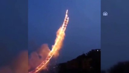 Gökyüzüne havai fişekli merdiven