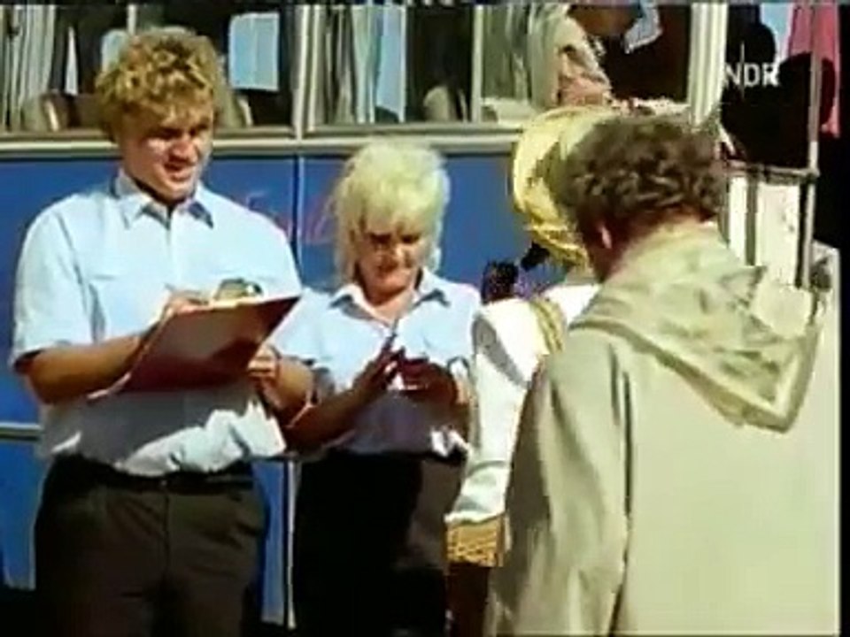 Hape Kerkeling in " Club Las Piranjas " - Part 2