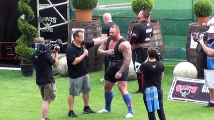 La Montagne en action pendant l'Europe's Strongest Man 2015