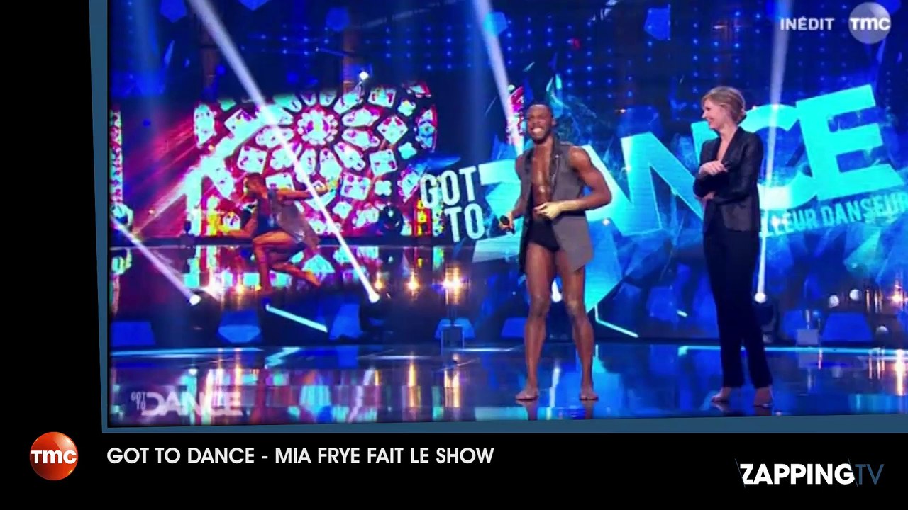 N’oubliez pas les paroles: Un musicien drague une candidate et elle aime ça