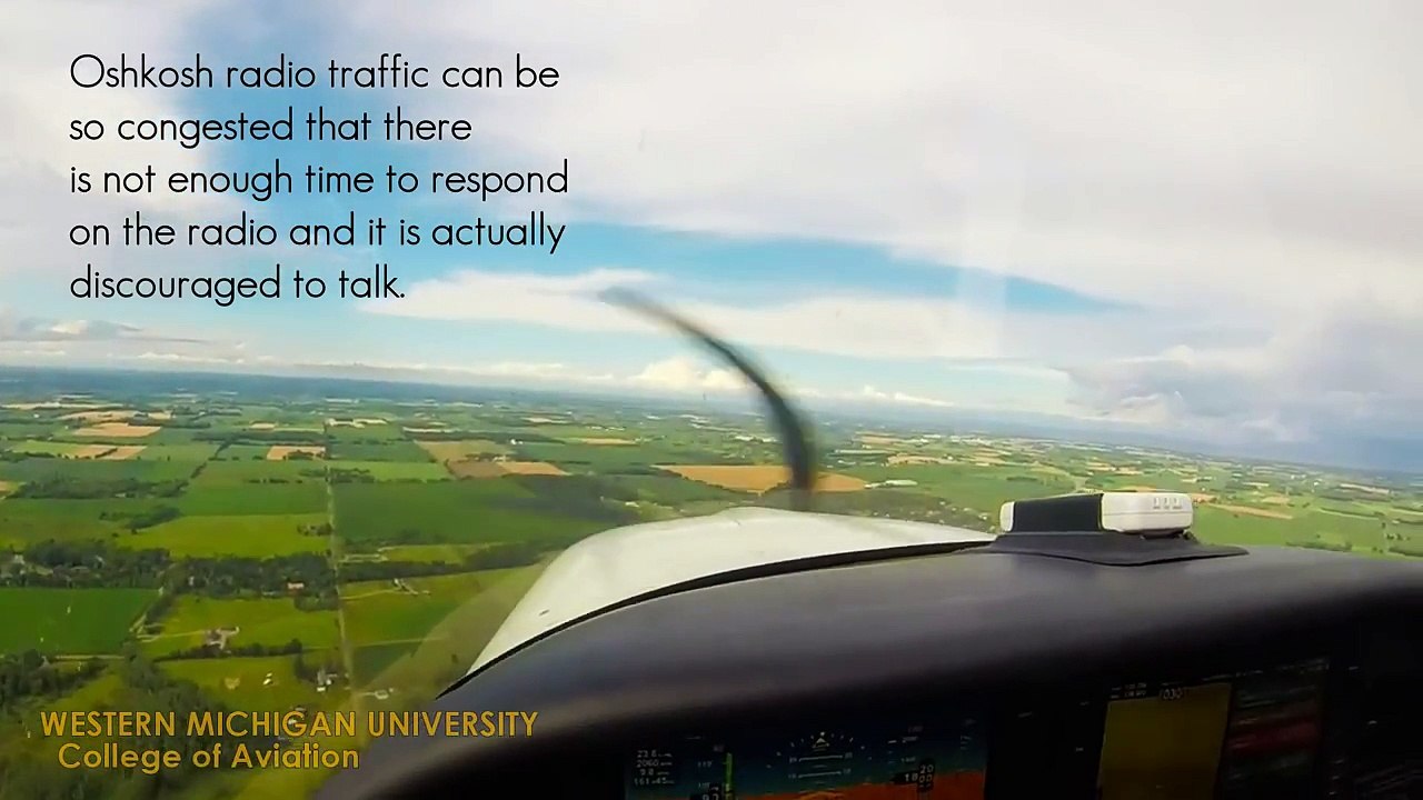 2014 Oshkosh Fisk Arrival - Cirrus SR20 (POV w ATC)