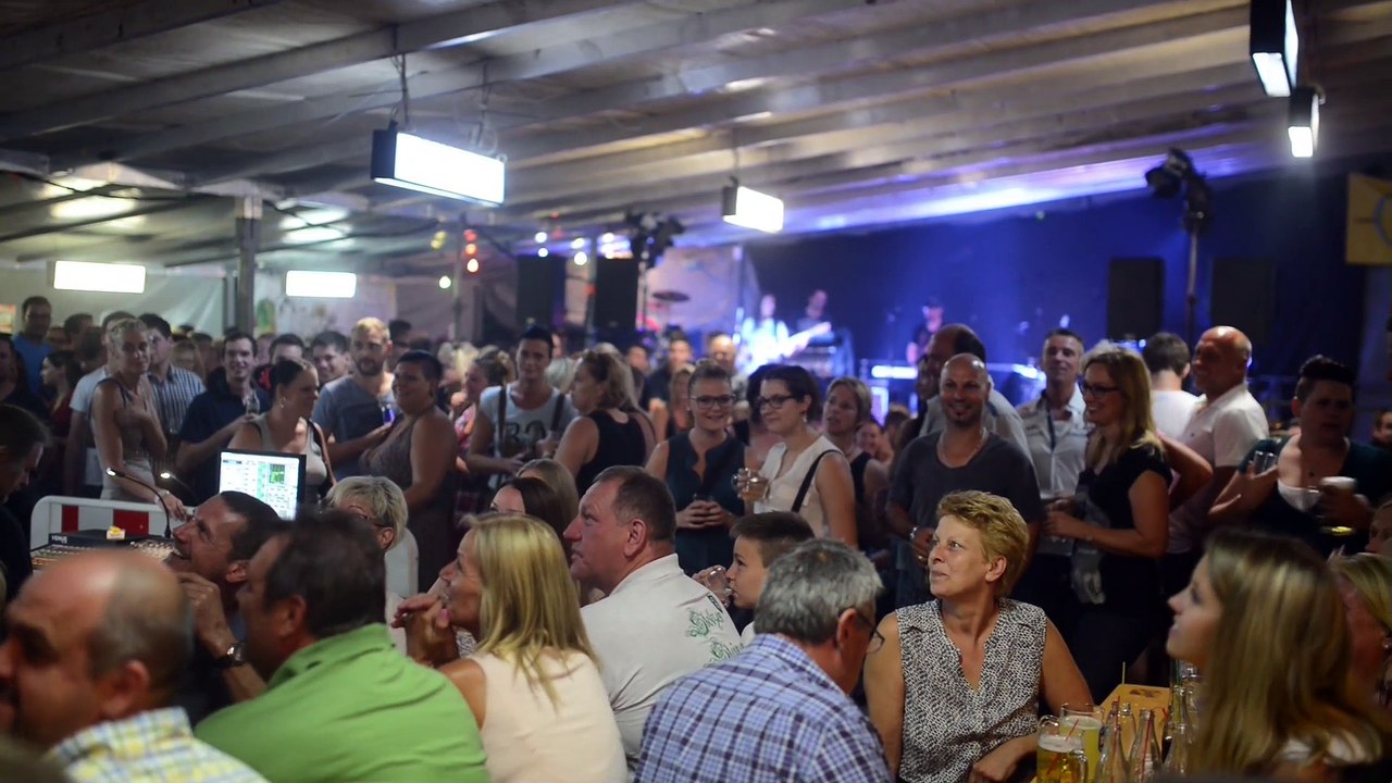 Meilenstein einmal links einmal rechts in Peratschitzen