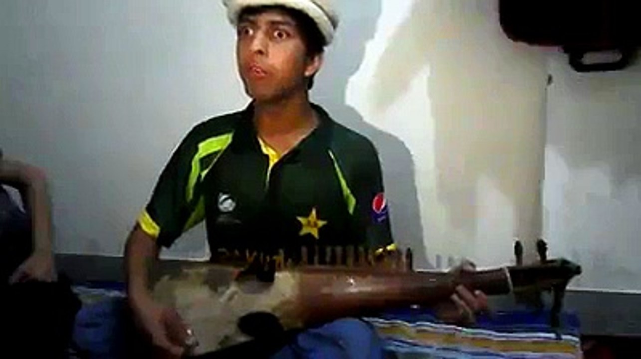Incredible Chitrali Kid singing Urdu song on Rubab