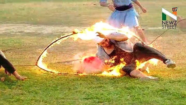 Akshay Kumar catches fire while performing stunts