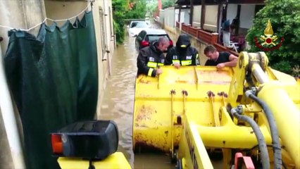 Nubifragio in Calabria, a Rossano evacuate centinaia di persone (13.08.15)