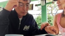 Sa passion pour la photographie l'amène à faire une découverte inattendue