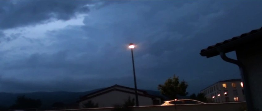 Orage violent 7 juin 2015 Foudre proche ! Close lightning strike !