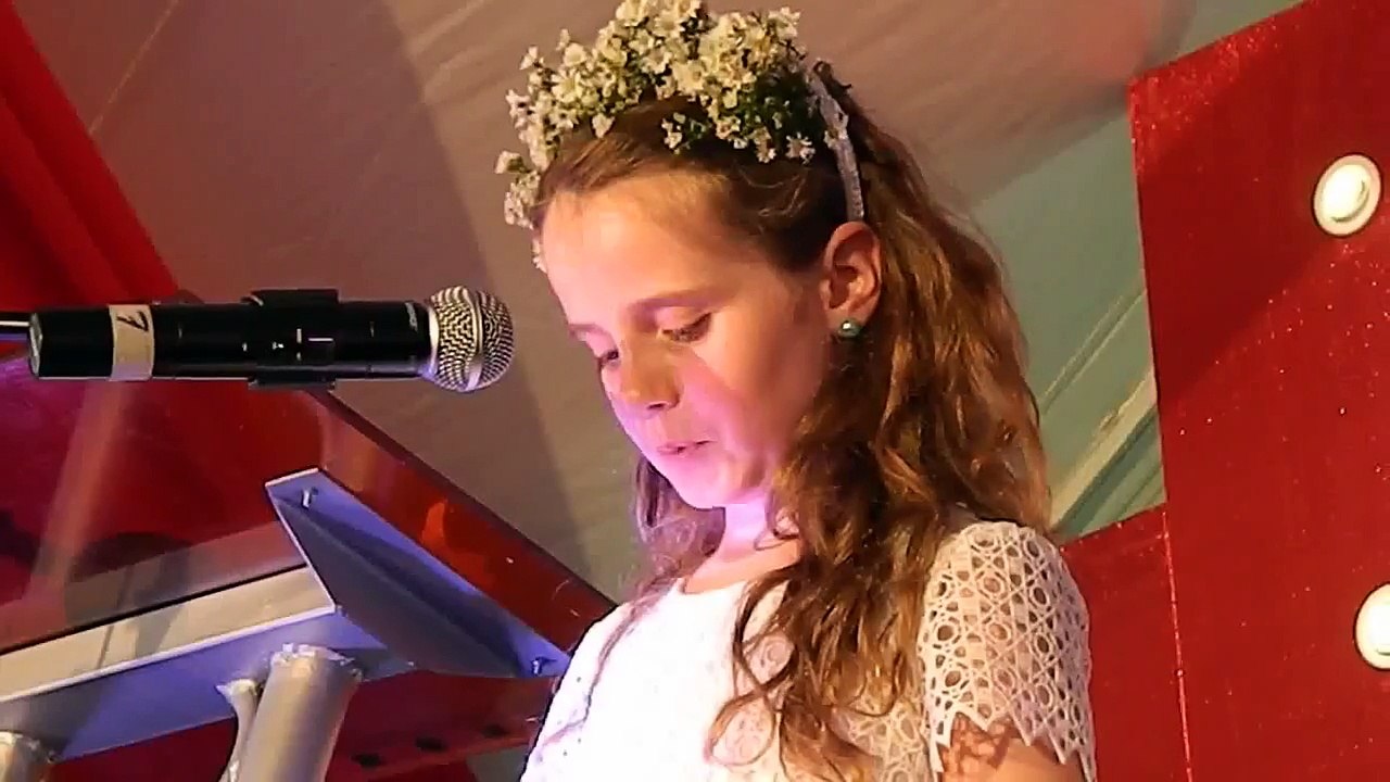 Amira Willighagen - Singing for children of Ikageng Township - March 2014