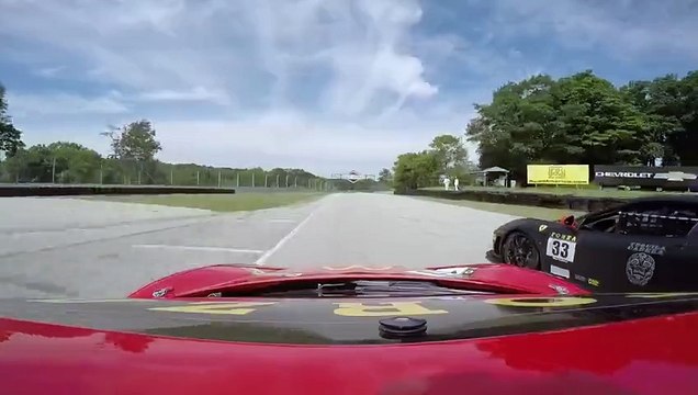 Accident de voiture terrible - une Ferrari 458 s'envole dans un grillage de sécurité