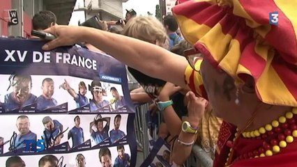 Avant de rallier l’Angleterre, le XV de France a pris un bain de foule à Perpignan