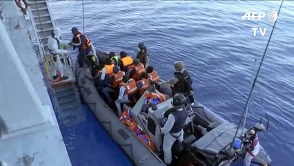 Britain's Royal Navy rescues hundreds of migrants from Med