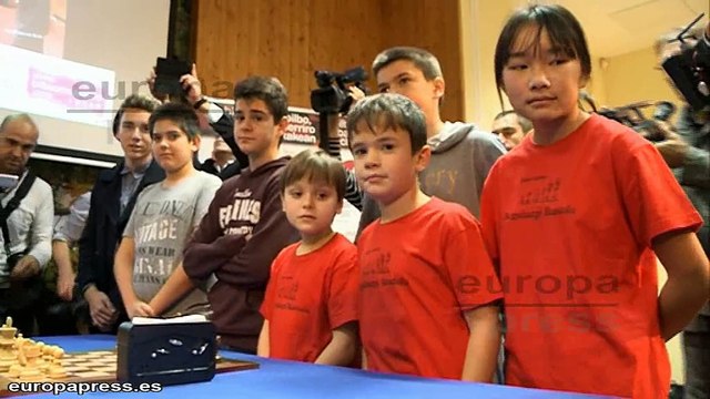Ajedrecistas mundiales contra alumnos en Bilbao