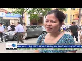 Hà Nội: Đại hạ giá hàng hiệu thu hút đông người mua