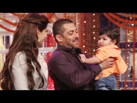 Salman Khan PLAYS With A BABY While Promoting Prem Ratan Dhan Payo