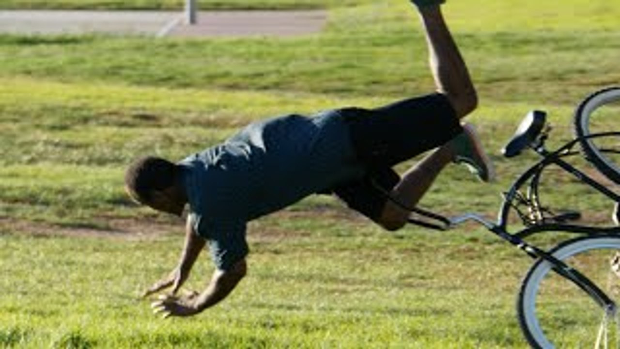 Stun Gun In Bike Seat Prank! [Pranks In The Hood 2015] - Bait Car Prank - Social Experimen