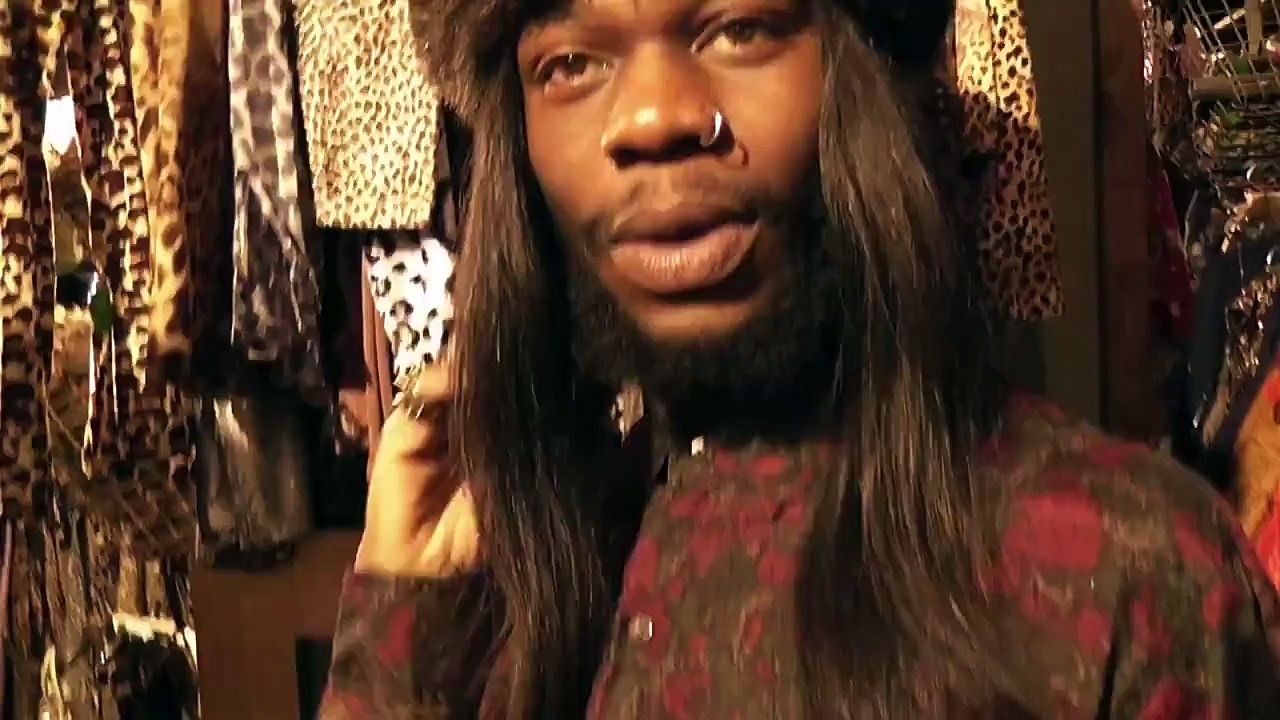 Les cheveux de Guy. cest toute une histoire ! Anne Depetrini fashion victim