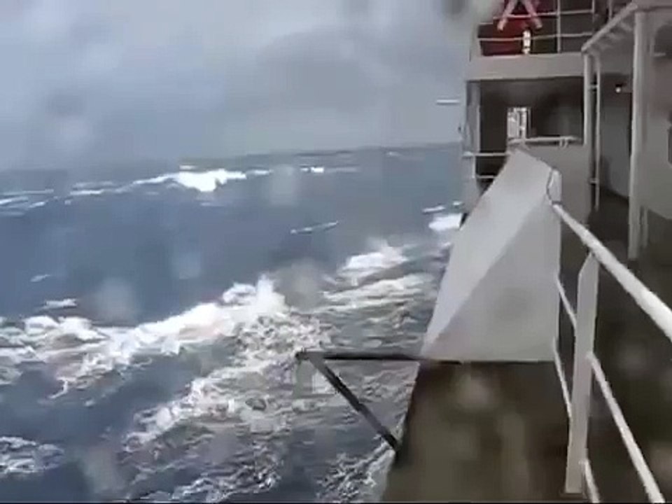 Huge Wave Hits Cruise Ship