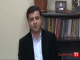 Gazeteci soru sordu, Demirtaş'ın gözleri doldu