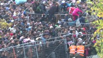 Miles de refugiados cruzan la frontera de Austria con Eslovenia
