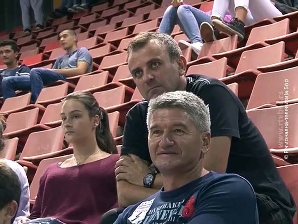 Pred borskom publikom odbojkašice, rukometaši i Klub malog fudbala, 30. oktobar 2015. (RTV Bor)
