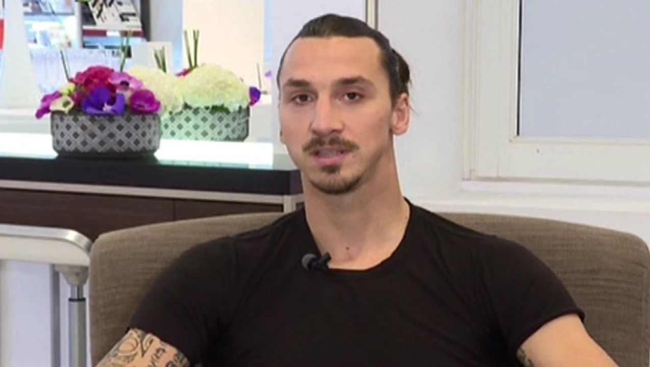Zlatan : "Avec mon parfum, vous vous sentez comme un boss" - ZAPPING ACTU HEBDO DU 31/10/2015