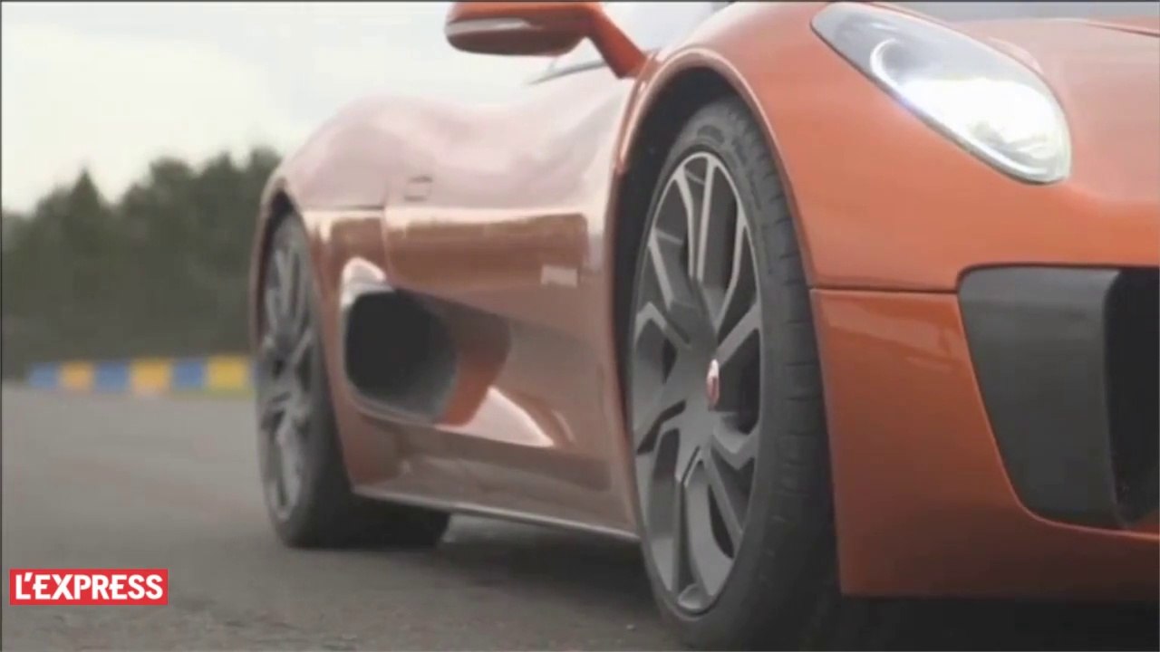 Felipe Massa s'amuse avec la Jaguar C-X75 de Spectre