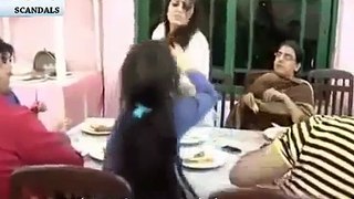 pakistani girls fight over a mobile