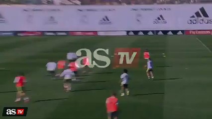 Sergio Ramos ridiculise Pepe à l'entraînement