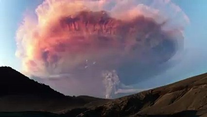 Super-charged volcanic ash cloud sparked with lightning in Pat...