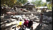 A la espera de ayuda y viviendo entre ruinas, tras el terremoto en Pakistán