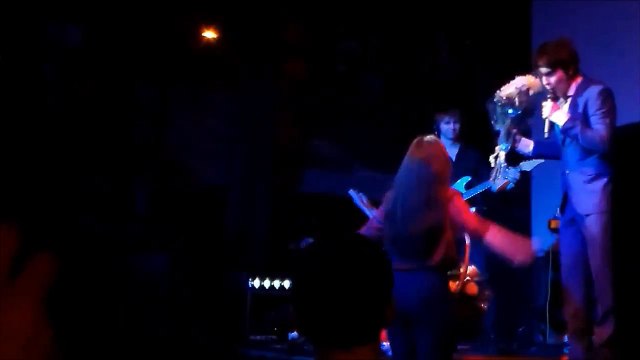 Танцы-мурашки. Цветочно-разговорные паузы в концерте. А.Бон (Екатеринбург, 21.04.2015) (Nina Maslennikova)