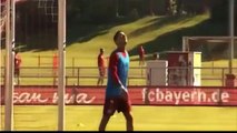 Thiago Alcantara et Douglas Costa font le show à l'entraînement du Bayern Munich