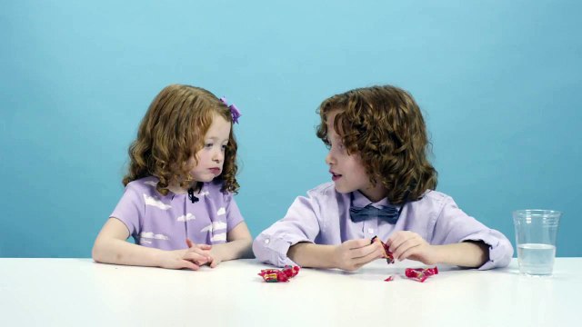 Американские дети пробуют конфеты из Украины American Kids Try Candy from Around the World