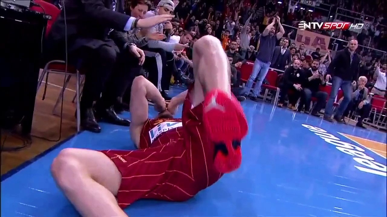 Amazing Galatasaray Fans(ultrAslan) Unbelievable Atmosphere!