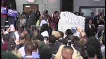 Activistas negros interrumpen a Hillary Clinton en un acto de campaña