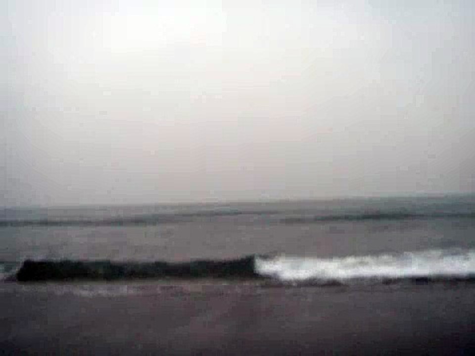 雨の日の海の音