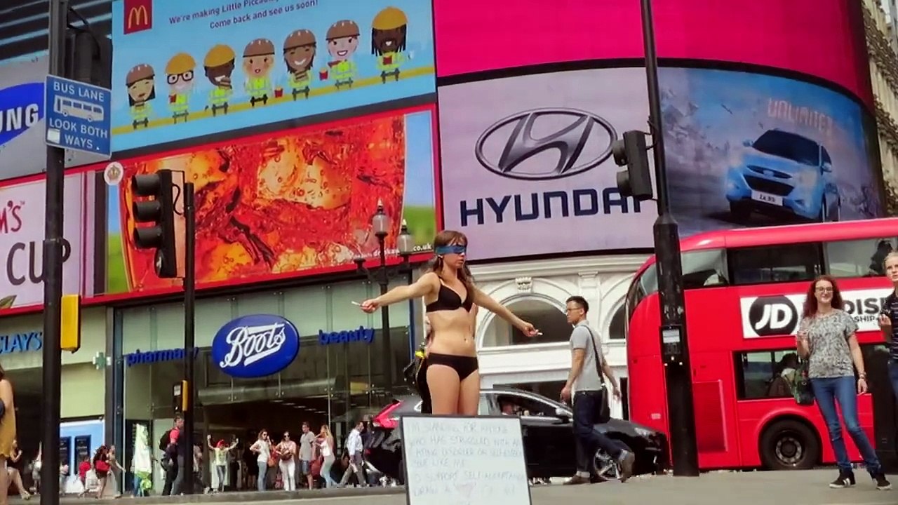 Trending and Viral Videos Girl undresses in public for the most courageous cause