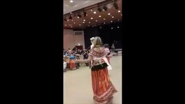 Danse des femme kabyle au mariage à Paris