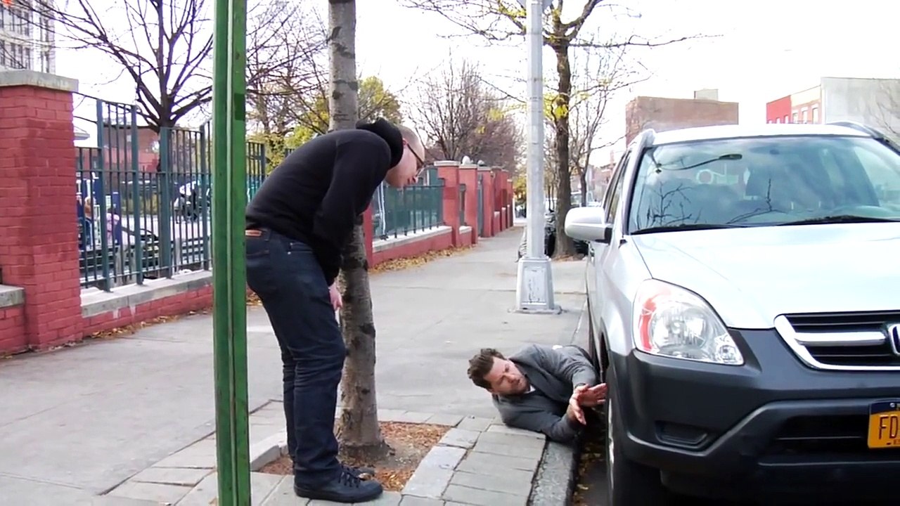 Off The Wall Comedy - How To Piss In Public