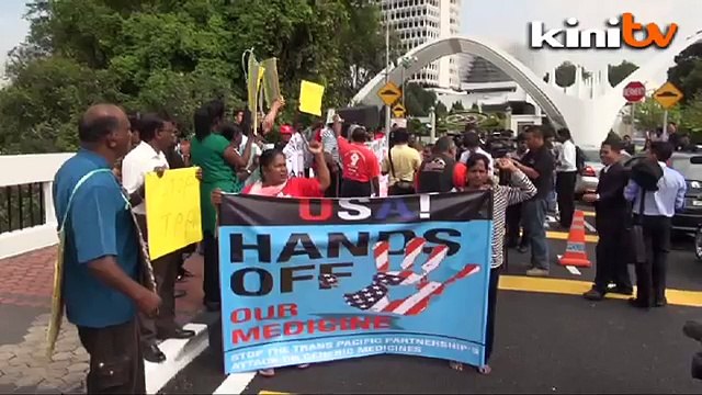 Parliament protest: 'Pro-US TPPA must be debated in parliament'