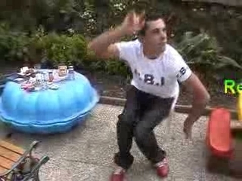 L'homme Chaise de jardin!!!!!!    WeeDaX