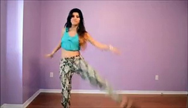 Beautiful Desi Girl Dance on Baby Doll Ma sone de