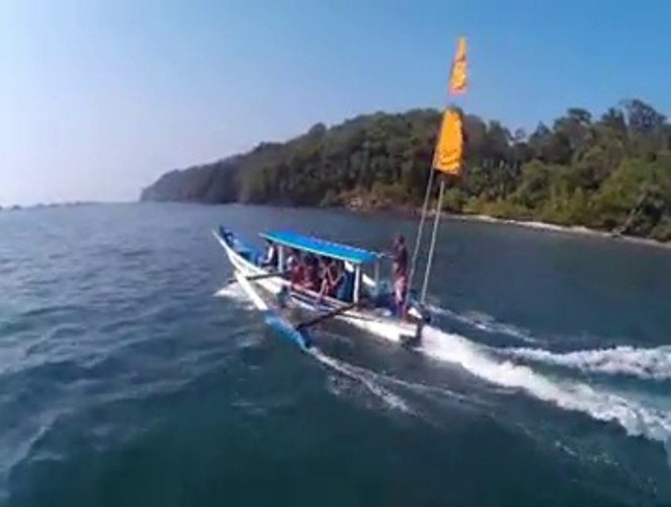 Explore Pangandaran Green Canyon