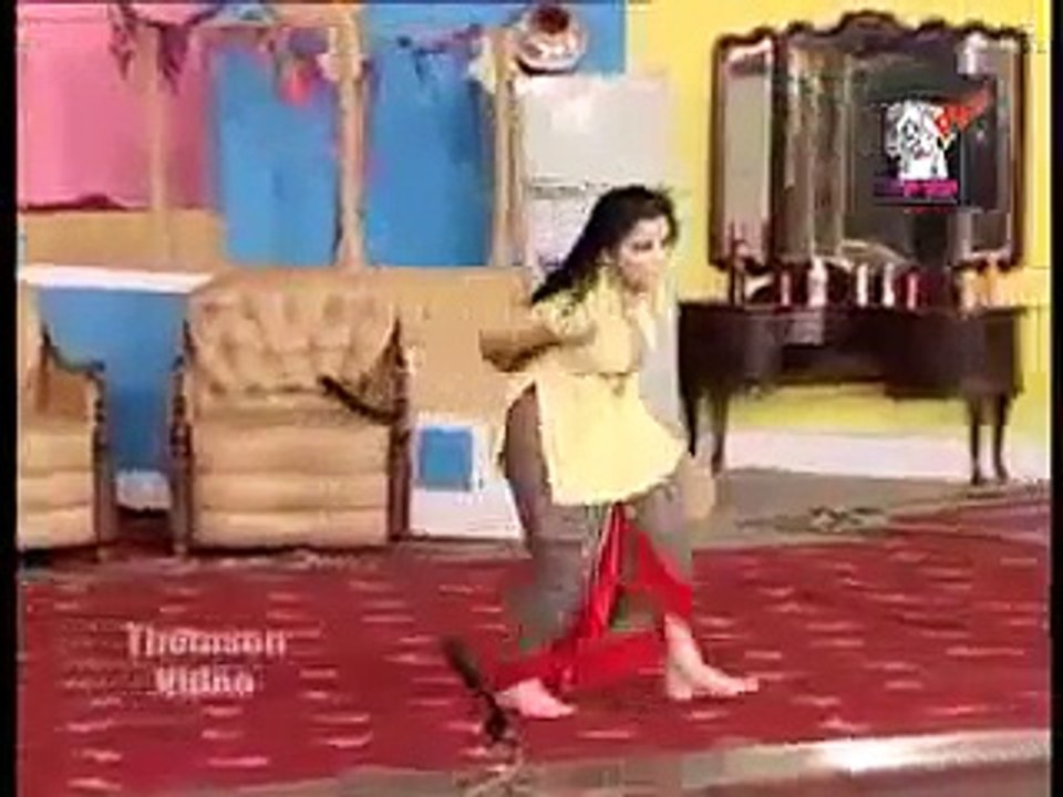 Pakistani Stage Dance   Nadia Ali   Badlan Choon Wassiyan