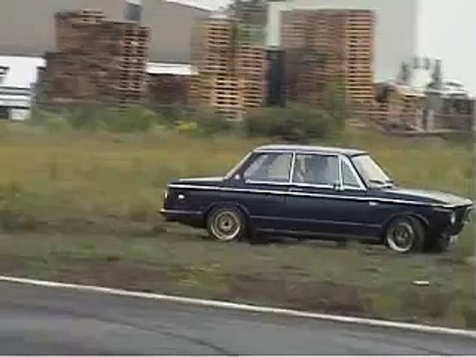 BMW 2002 drifting