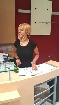 Consulat-d'Algérie à Paris Houria-les-yeux-verts-verts